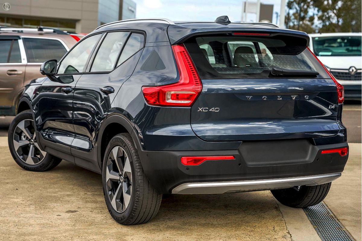 2025 Volvo XC40 Plus B4