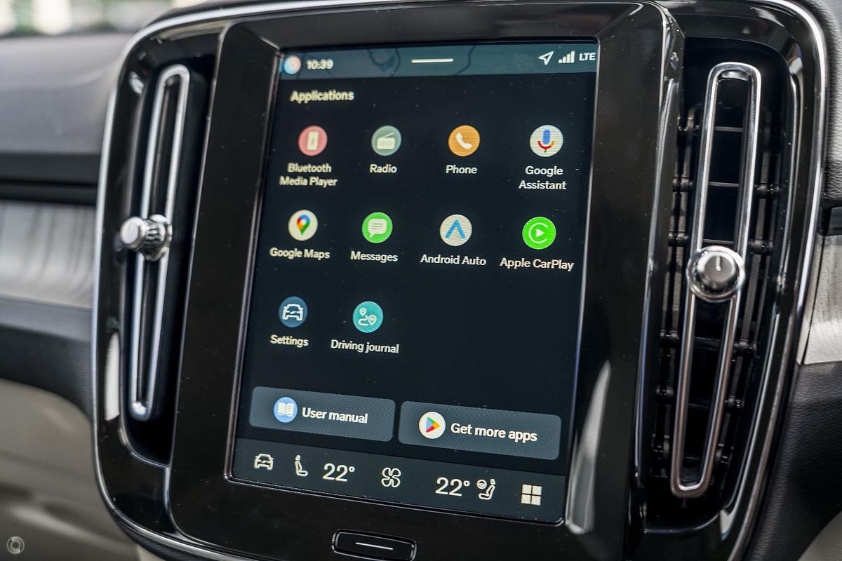 2025 Volvo XC40 Plus B4