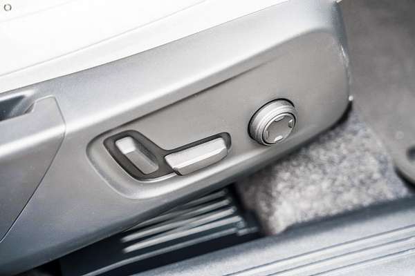 2025 Volvo XC40 Plus B4