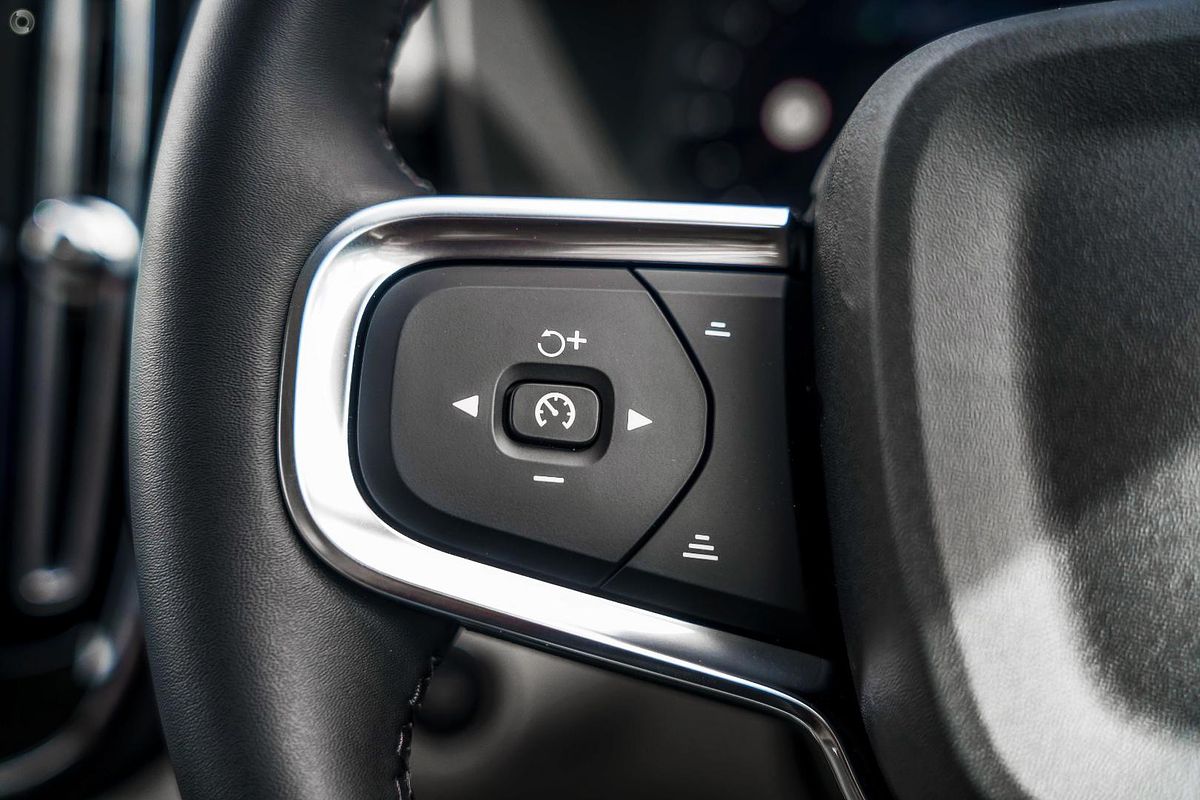 2025 Volvo XC40 Plus B4