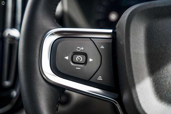 2025 Volvo XC40 Plus B4