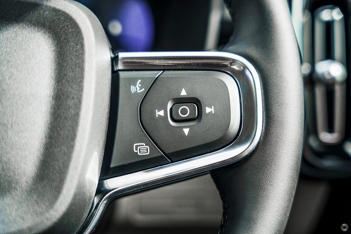 2025 Volvo XC40 Plus B4