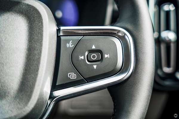 2025 Volvo XC40 Plus B4