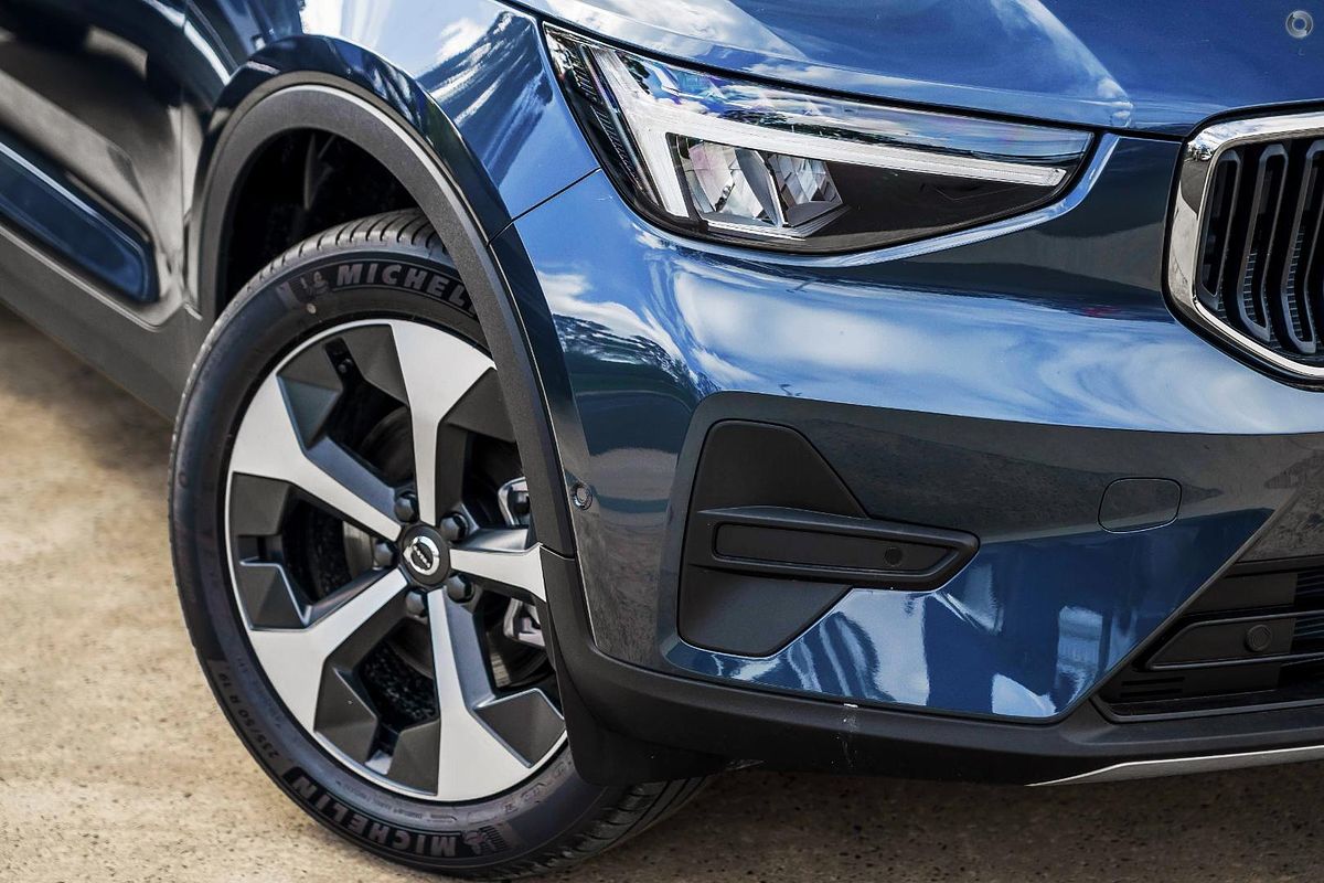 2025 Volvo XC40 Plus B4