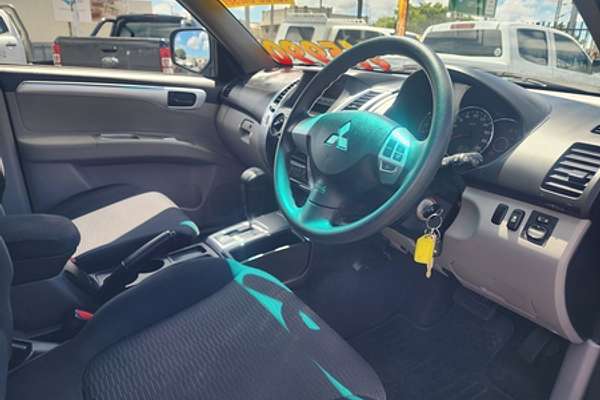 2011 Mitsubishi Challenger LS PB