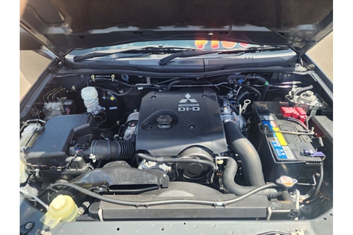 2011 Mitsubishi Challenger LS PB