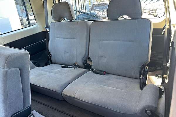 2009 Nissan Patrol ST GU 6