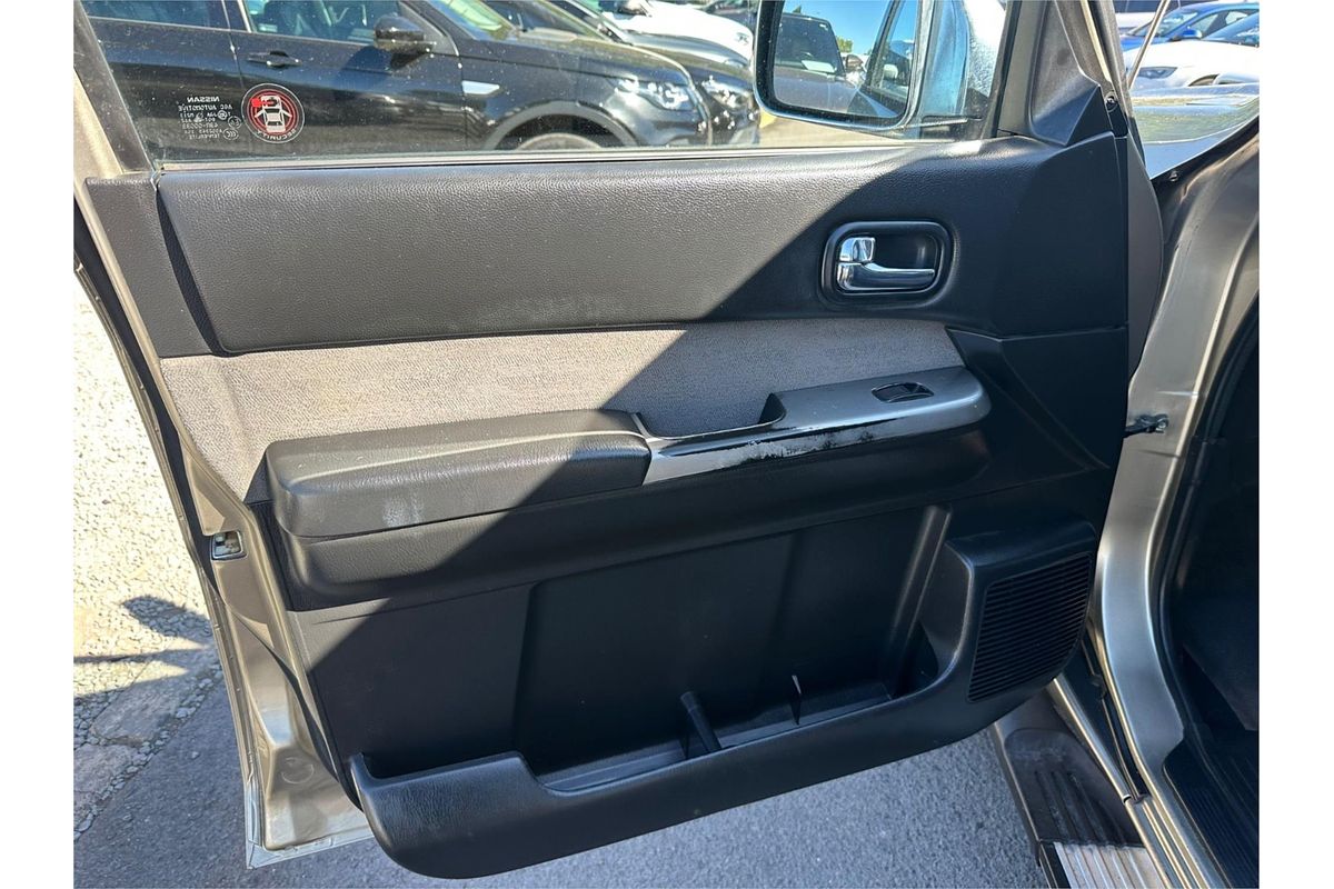 2009 Nissan Patrol ST GU 6