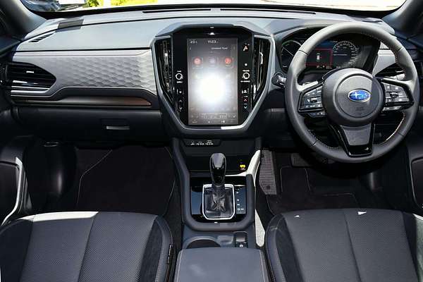 2025 Subaru Forester Hybrid Touring S6