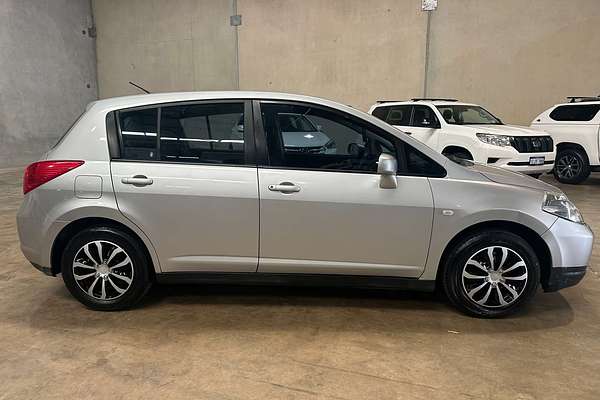 2009 Nissan Tiida ST C11