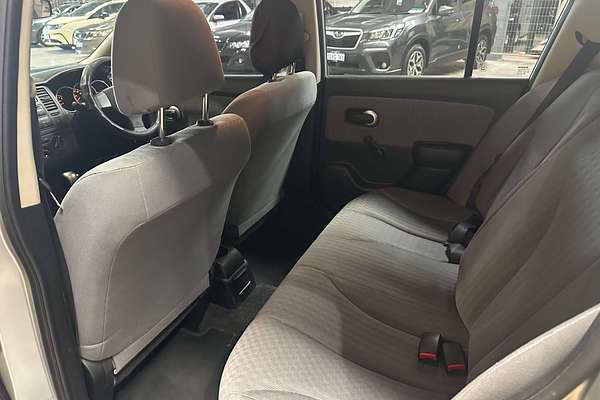 2009 Nissan Tiida ST C11