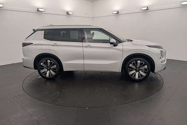 2025 Mitsubishi Outlander Exceed ZM
