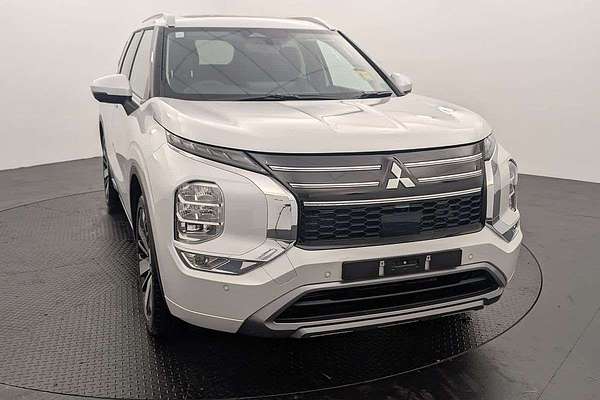 2025 Mitsubishi Outlander Exceed ZM