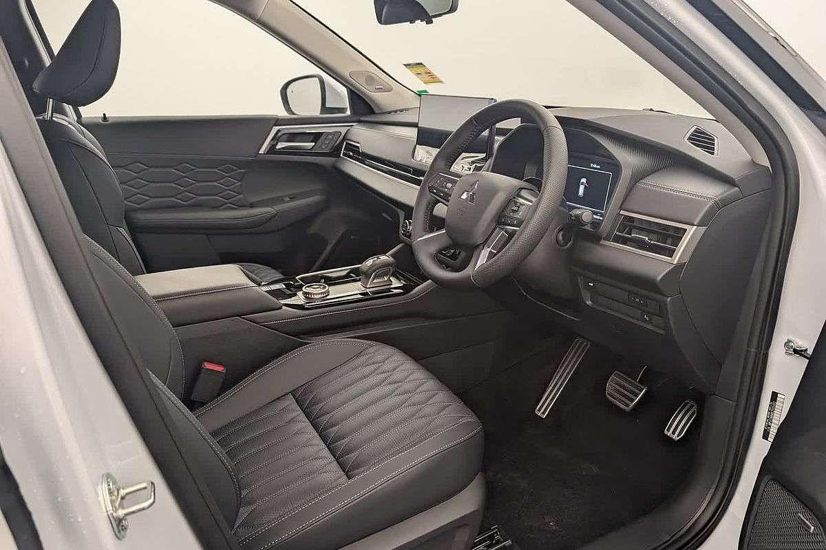 2025 Mitsubishi Outlander Exceed ZM