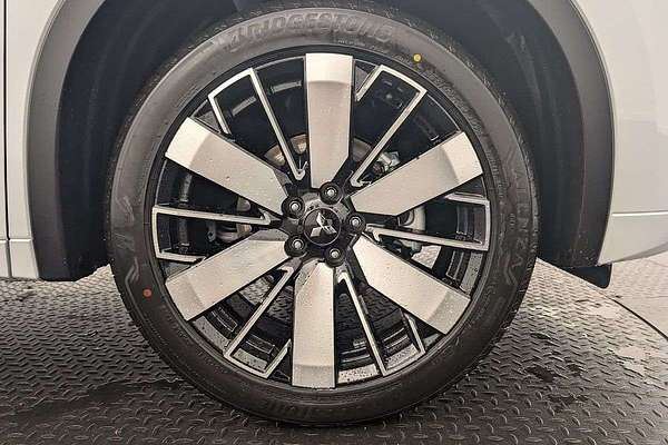 2025 Mitsubishi Outlander Exceed ZM