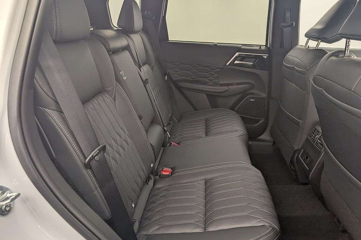 2025 Mitsubishi Outlander Exceed ZM