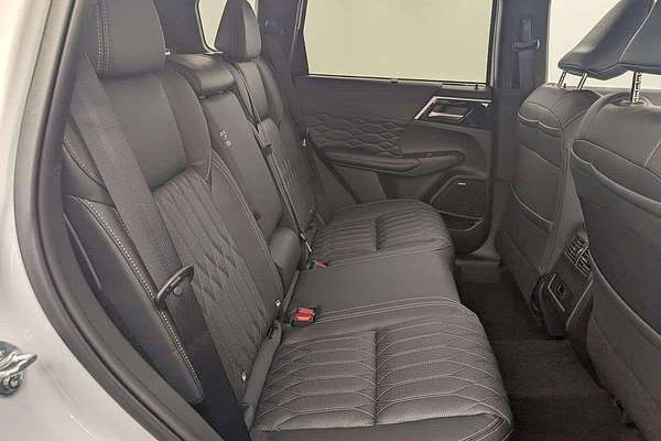 2025 Mitsubishi Outlander Exceed ZM