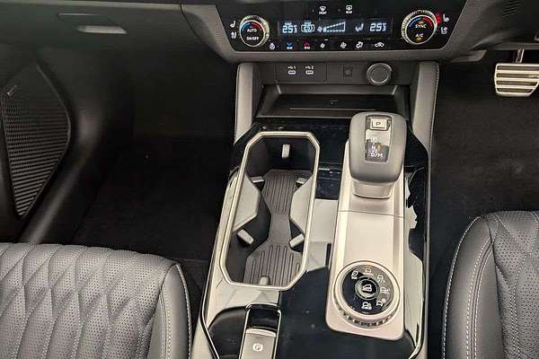 2025 Mitsubishi Outlander Exceed ZM