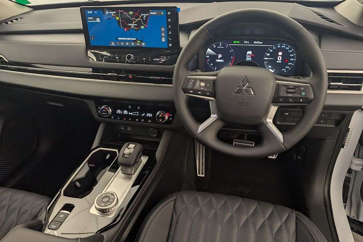 2025 Mitsubishi Outlander Exceed ZM