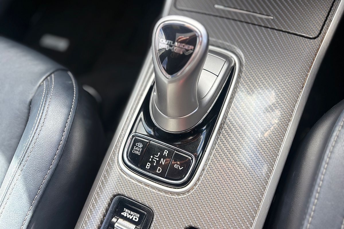 2019 Mitsubishi Outlander PHEV Exceed ZL