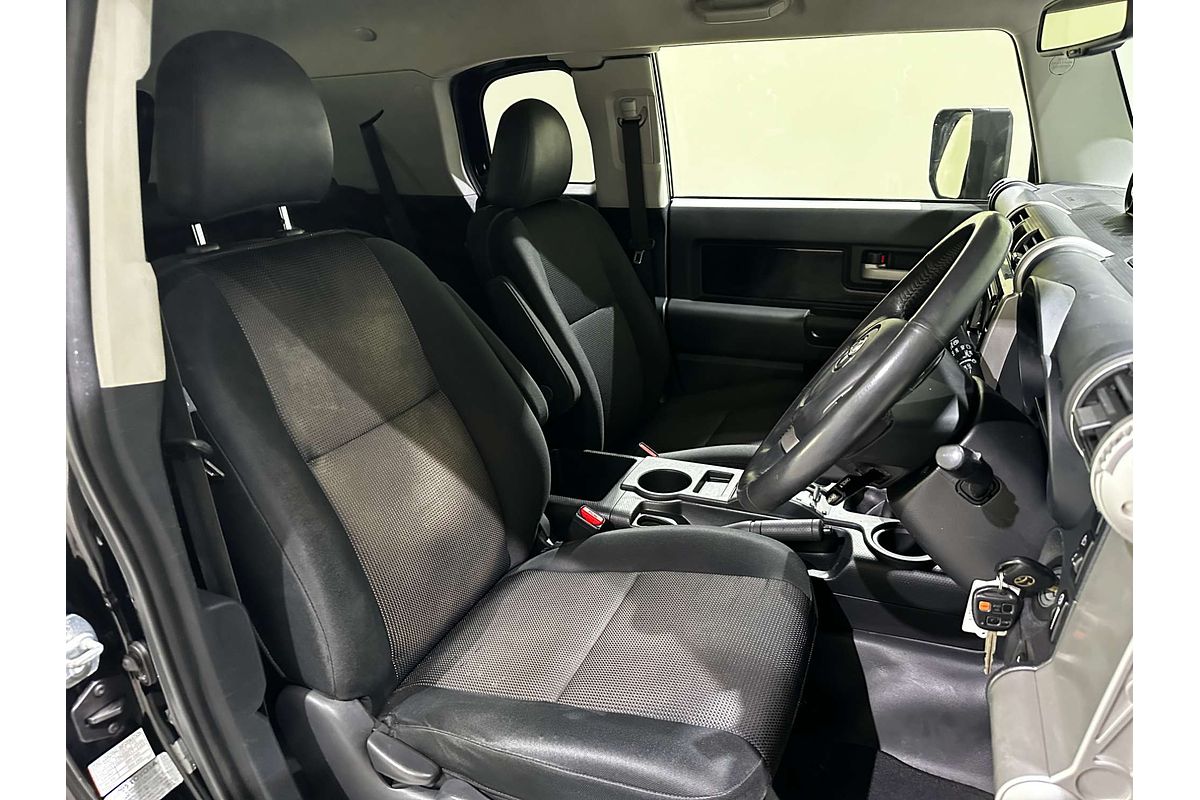 2015 Toyota FJ Cruiser  GSJ15R