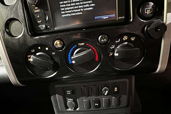 2015 Toyota FJ Cruiser  GSJ15R