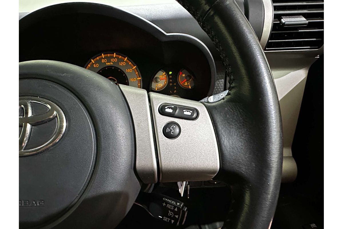 2015 Toyota FJ Cruiser  GSJ15R