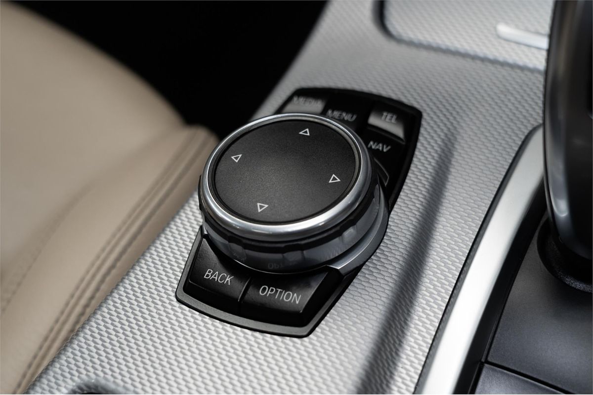 2015 BMW 5 Series 520i M Sport F10 LCI