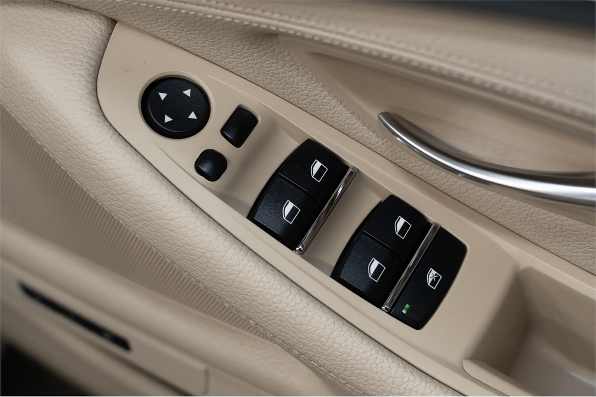 2015 BMW 5 Series 520i M Sport F10 LCI