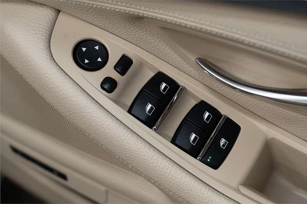 2015 BMW 5 Series 520i M Sport F10 LCI