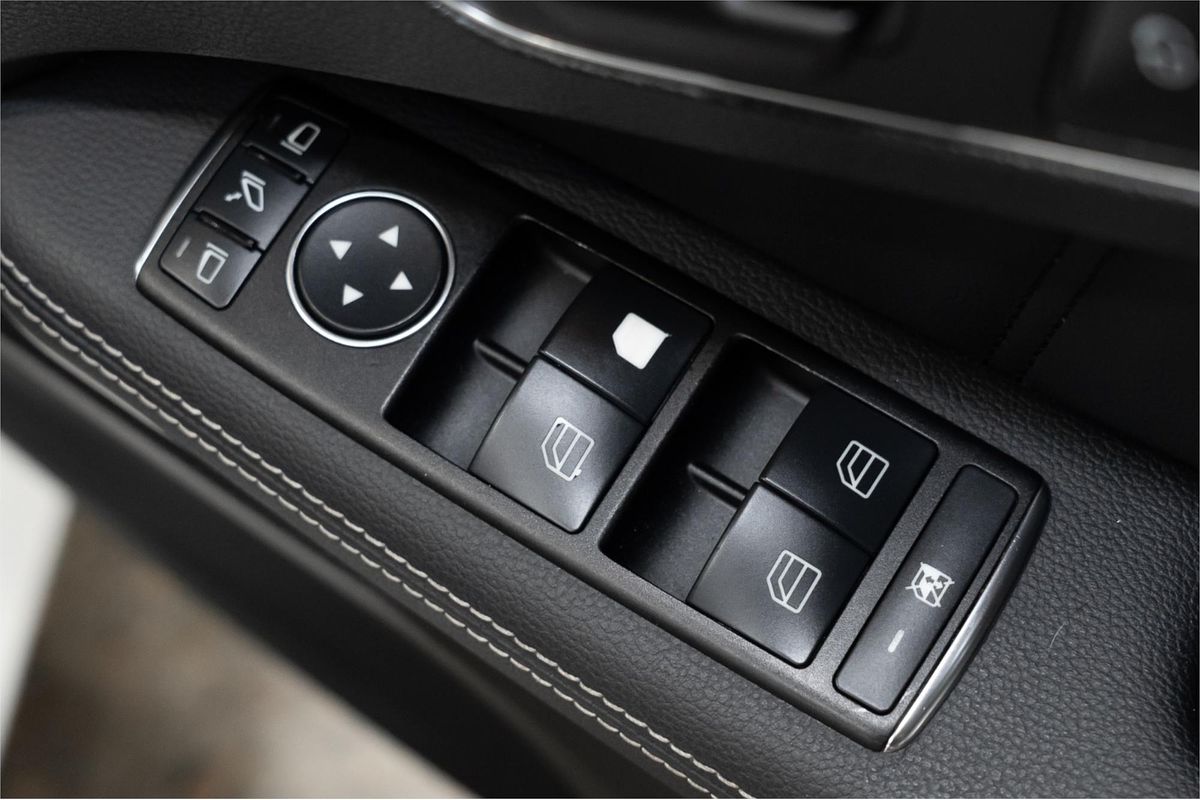 2012 Mercedes-Benz E-Class E350 BlueEFFICIENCY Avantgarde W212