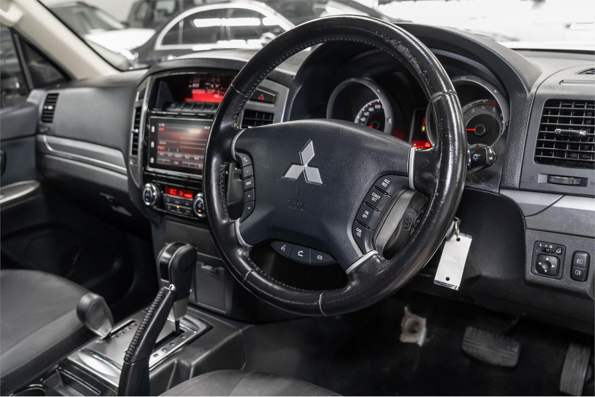 2016 Mitsubishi Pajero GLX NX