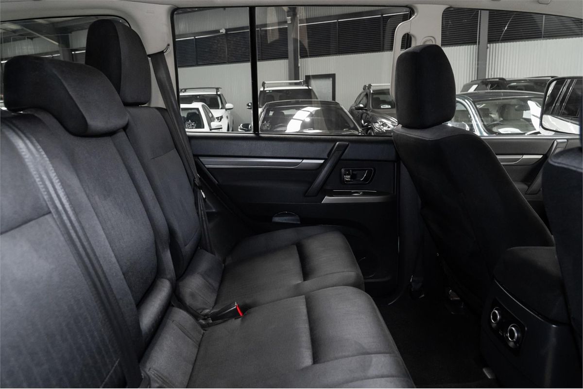 2016 Mitsubishi Pajero GLX NX