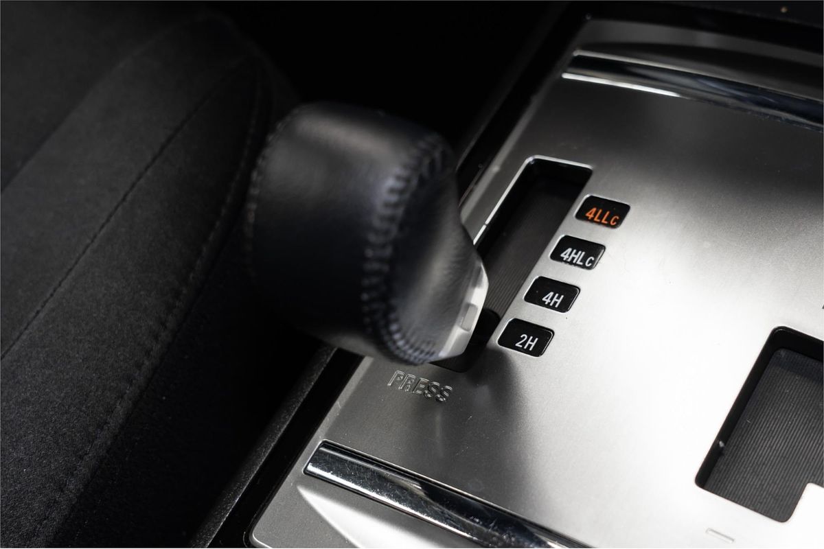 2016 Mitsubishi Pajero GLX NX