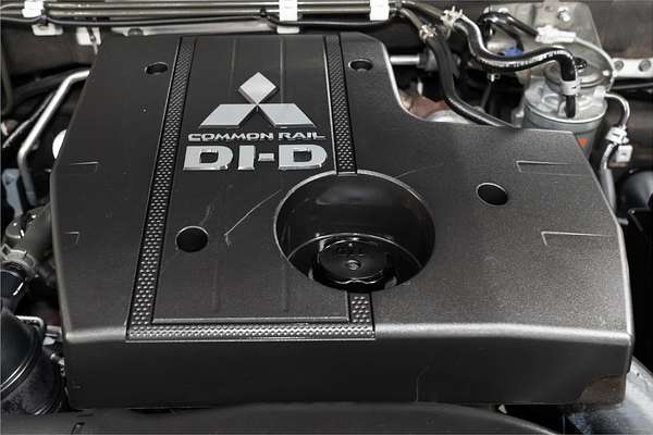 2016 Mitsubishi Pajero GLX NX