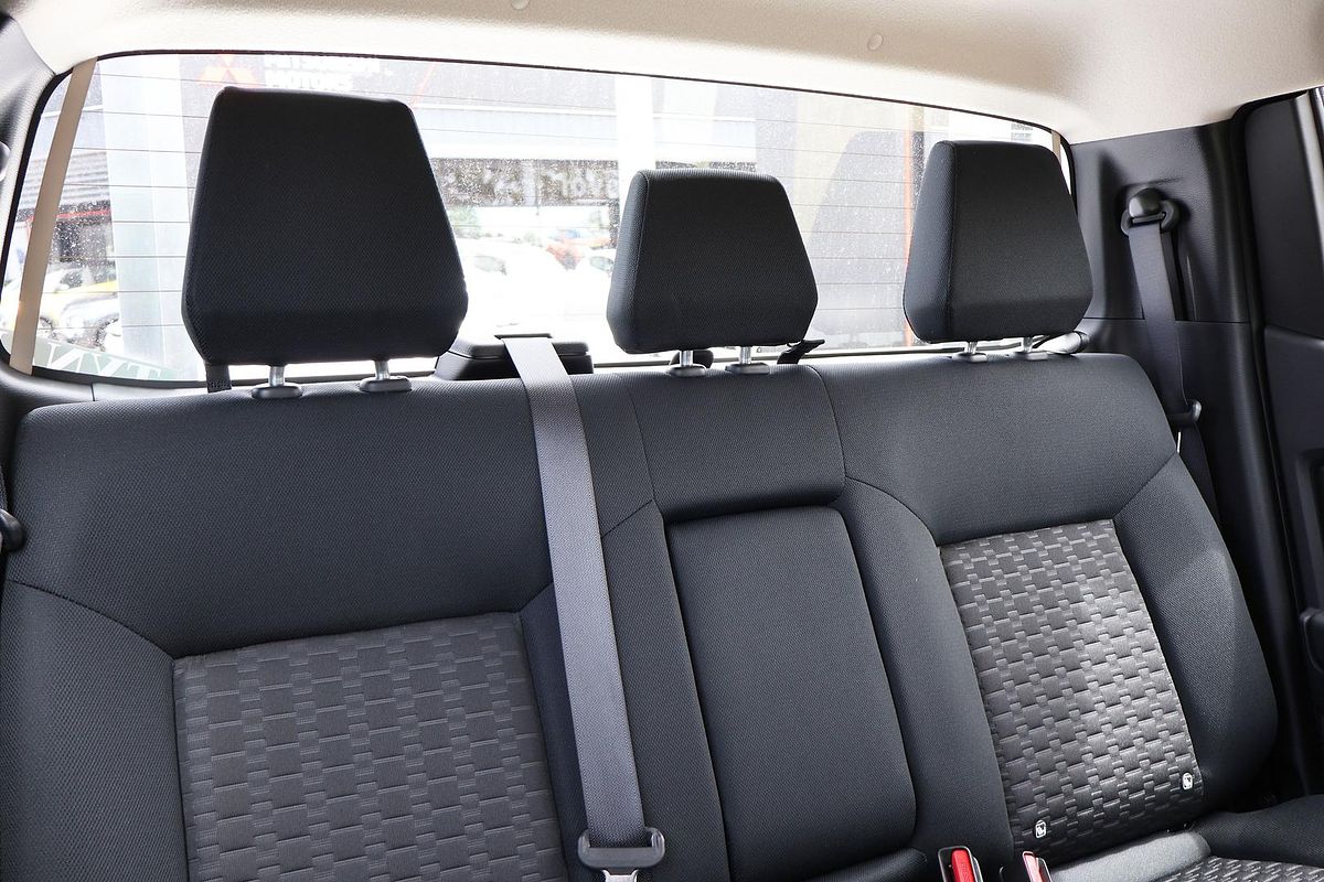 2025 Mitsubishi Triton GLX MV 4X4