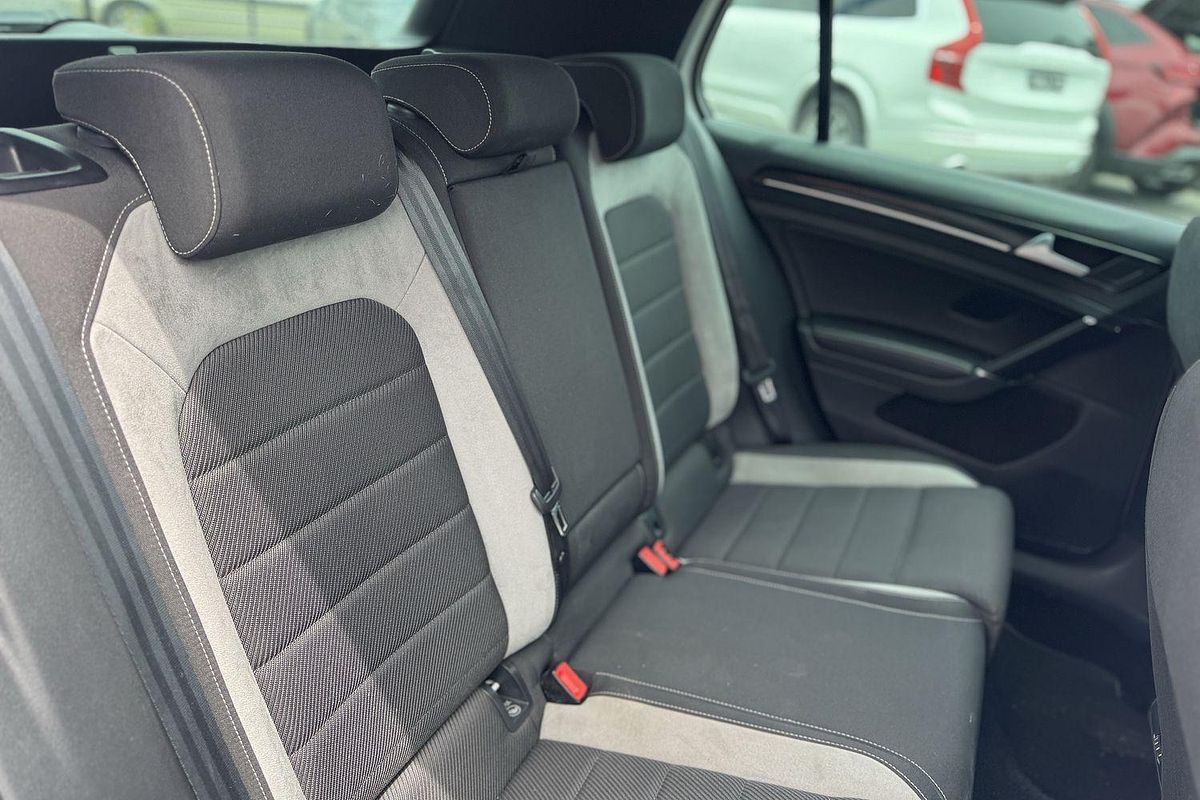 2015 Volkswagen Golf R 7