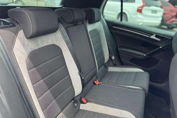 2015 Volkswagen Golf R 7