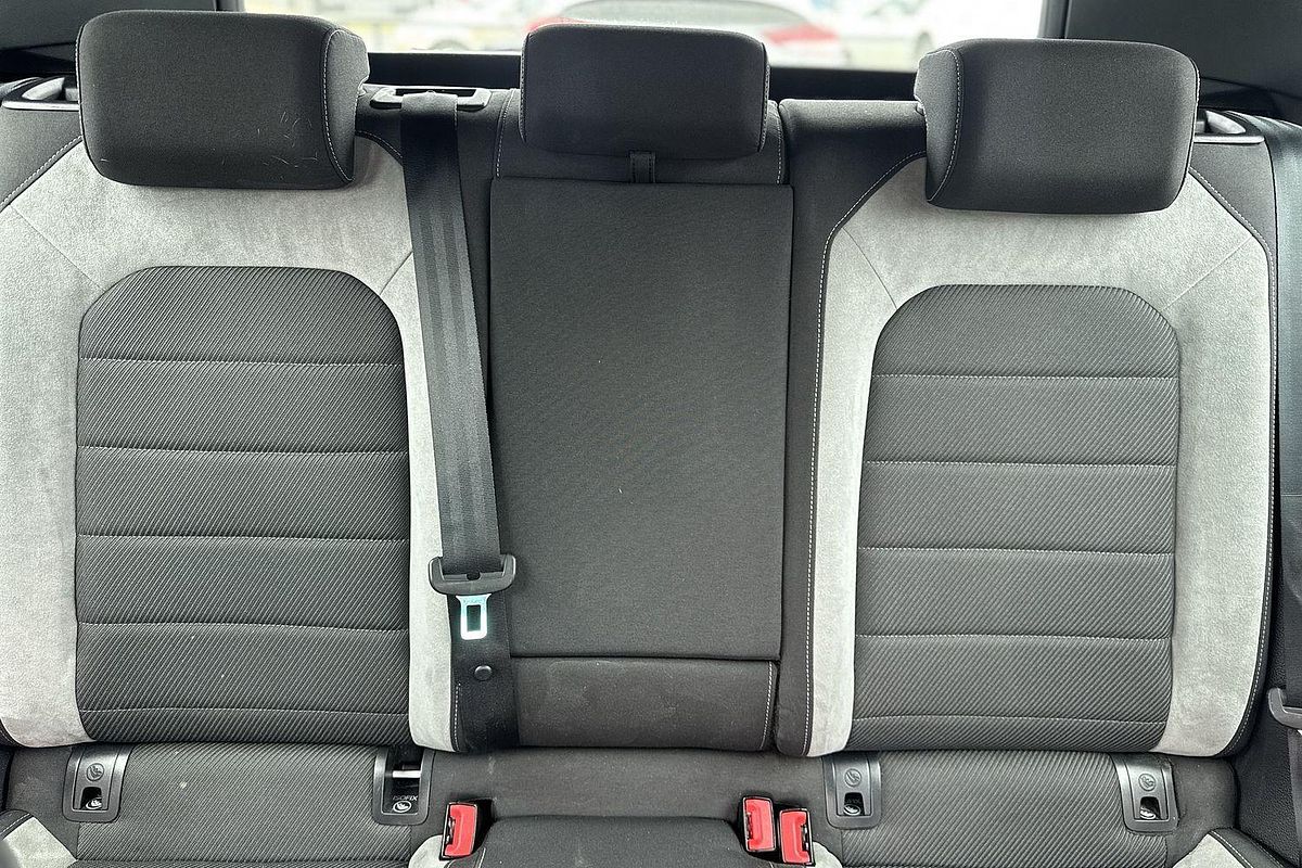 2015 Volkswagen Golf R 7