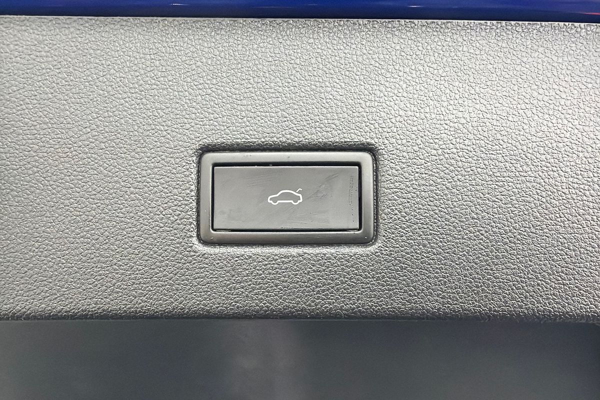 2022 Volkswagen T-Roc 140TSI R-Line D11