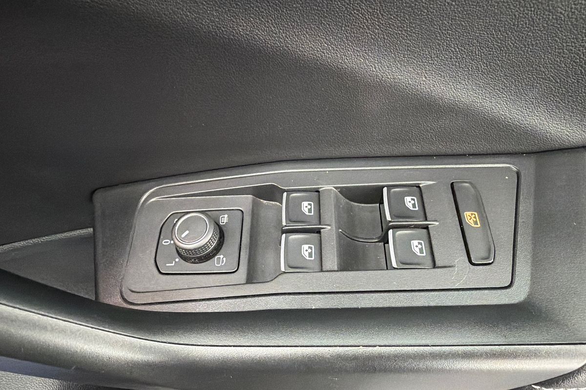 2022 Volkswagen T-Roc 140TSI R-Line D11