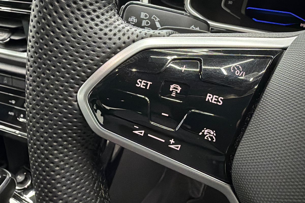 2022 Volkswagen T-Roc 140TSI R-Line D11