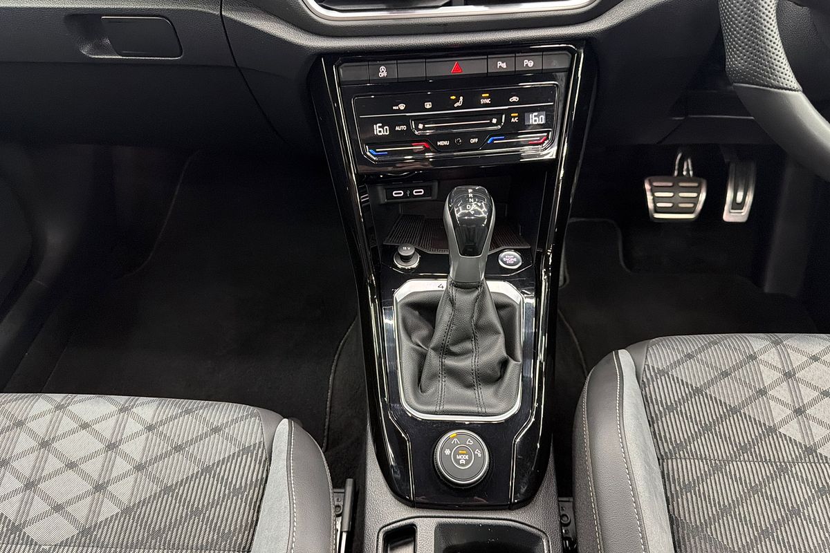 2022 Volkswagen T-Roc 140TSI R-Line D11