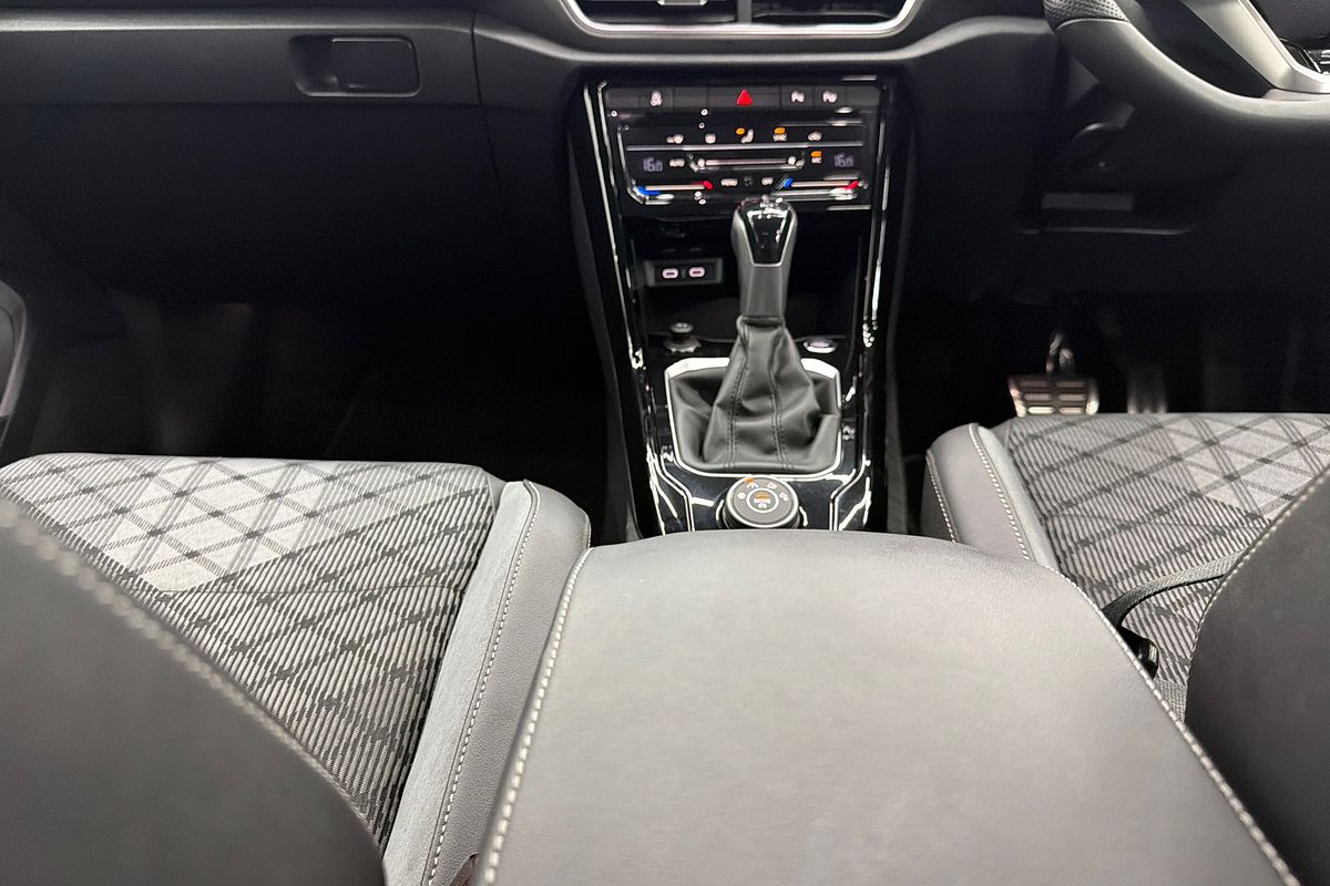 2022 Volkswagen T-Roc 140TSI R-Line D11