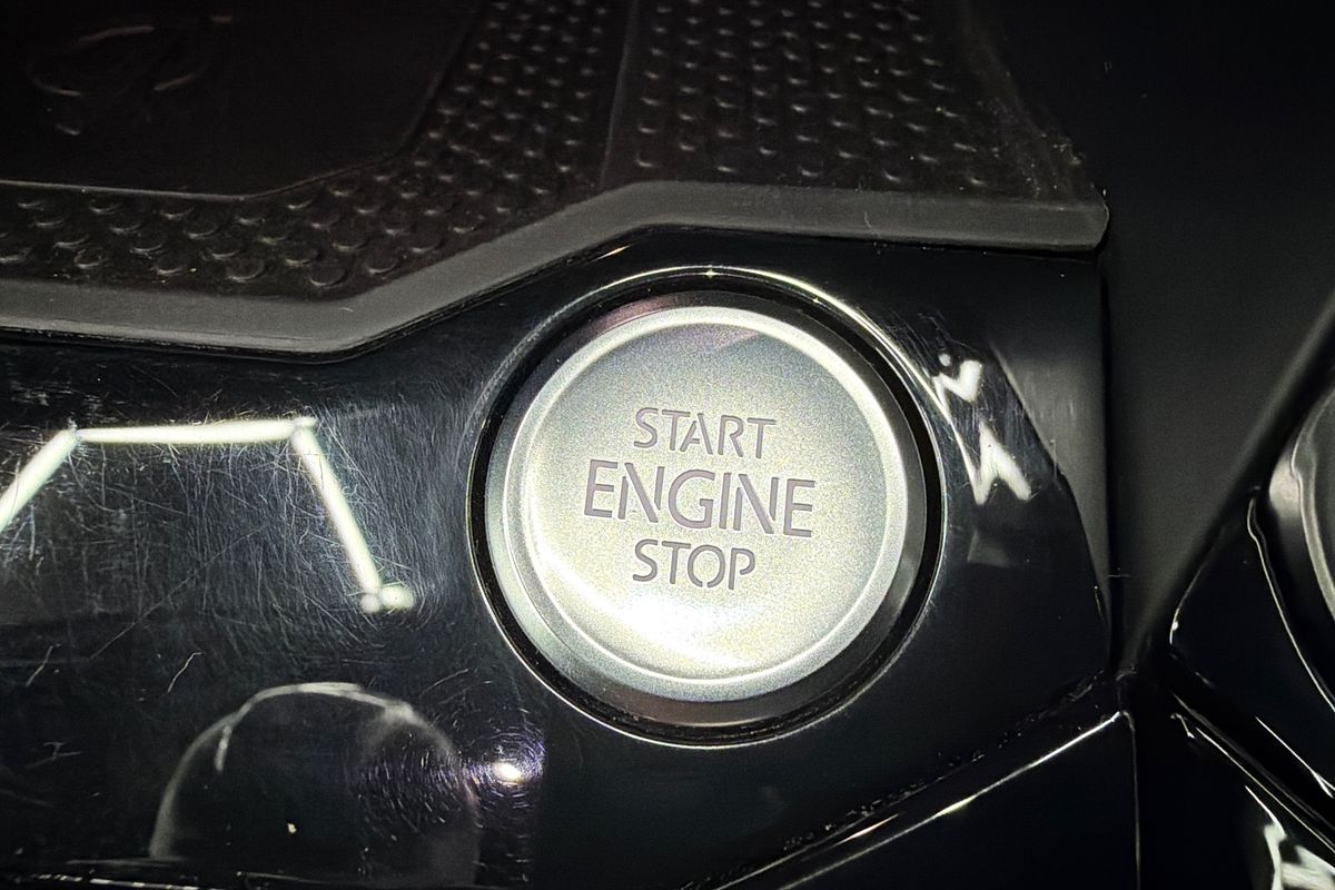 2022 Volkswagen T-Roc 140TSI R-Line D11