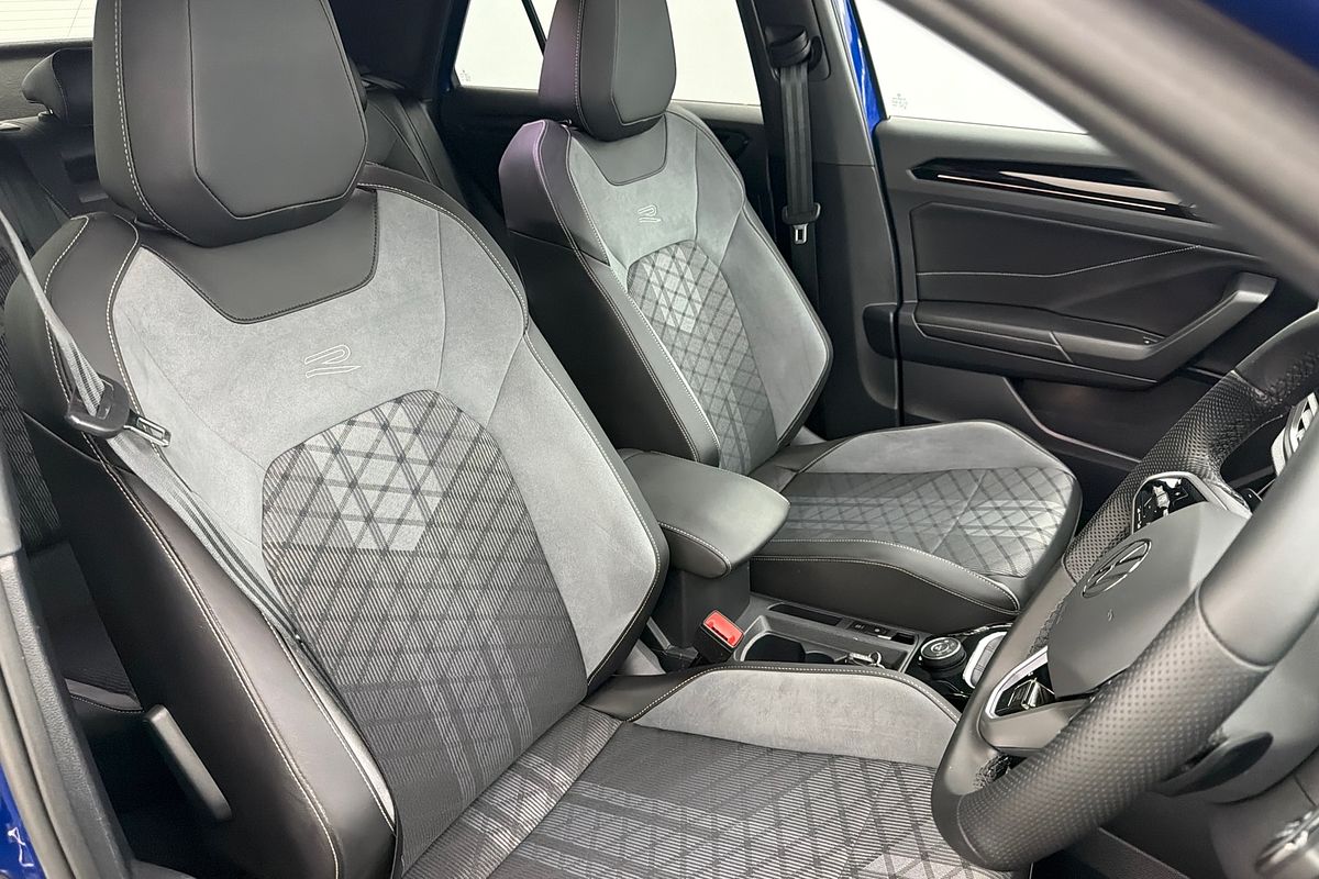 2022 Volkswagen T-Roc 140TSI R-Line D11