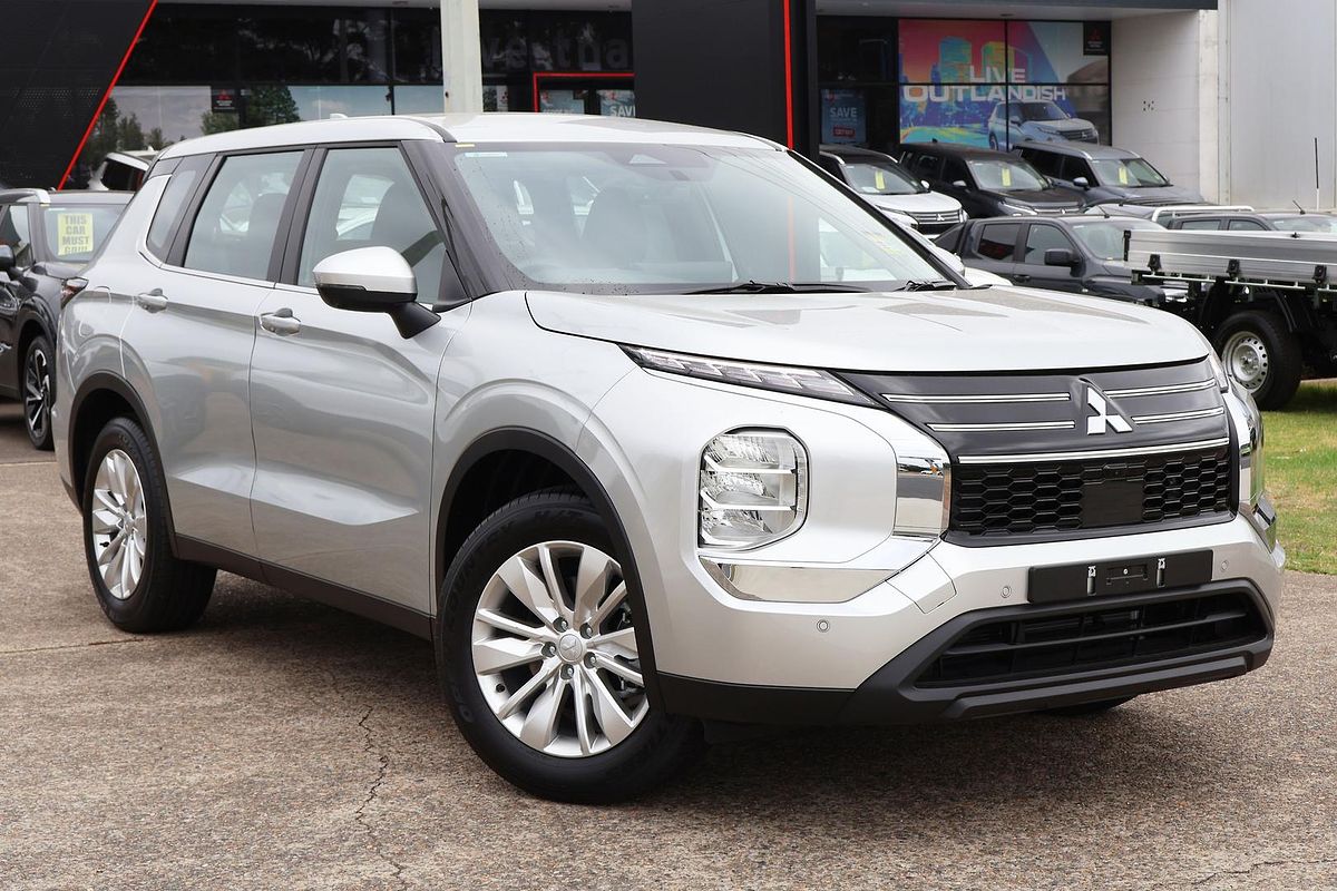 2025 Mitsubishi Outlander ES ZM