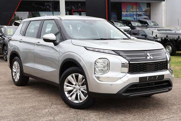 2025 Mitsubishi Outlander ES ZM