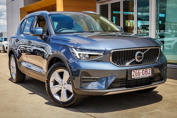 2025 Volvo XC40 Plus B4