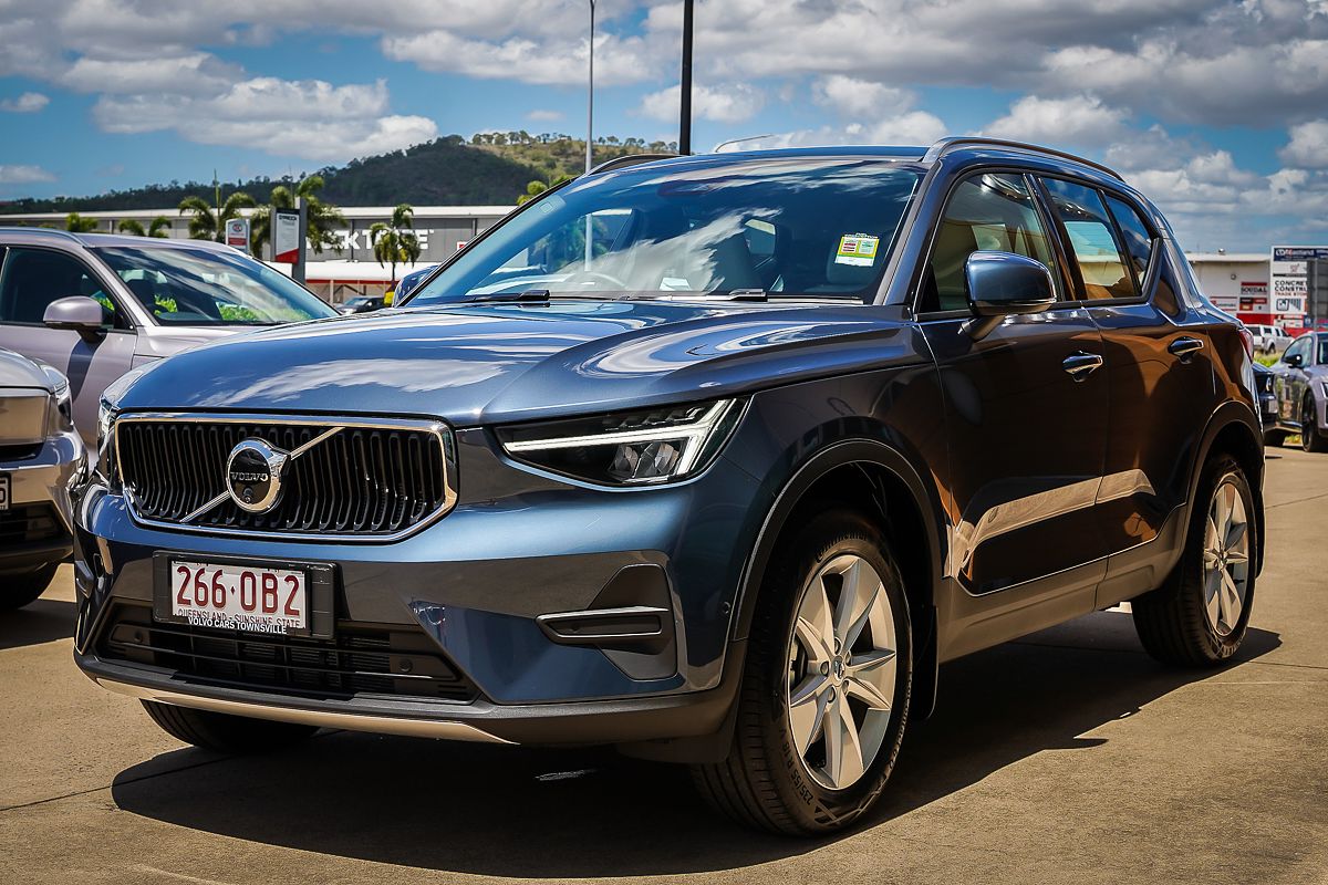 2025 Volvo XC40 Plus B4